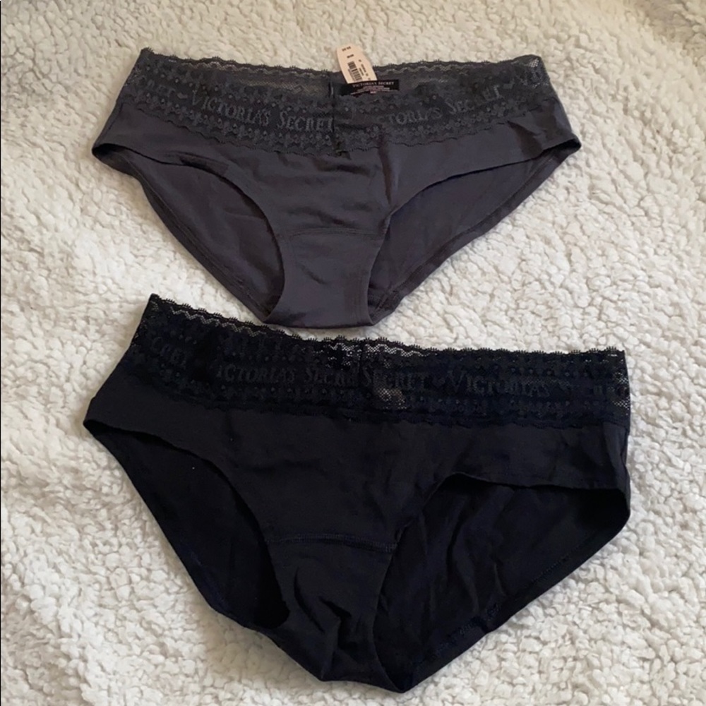 Pair of VS undies Low Rise hiphuggers new with tag